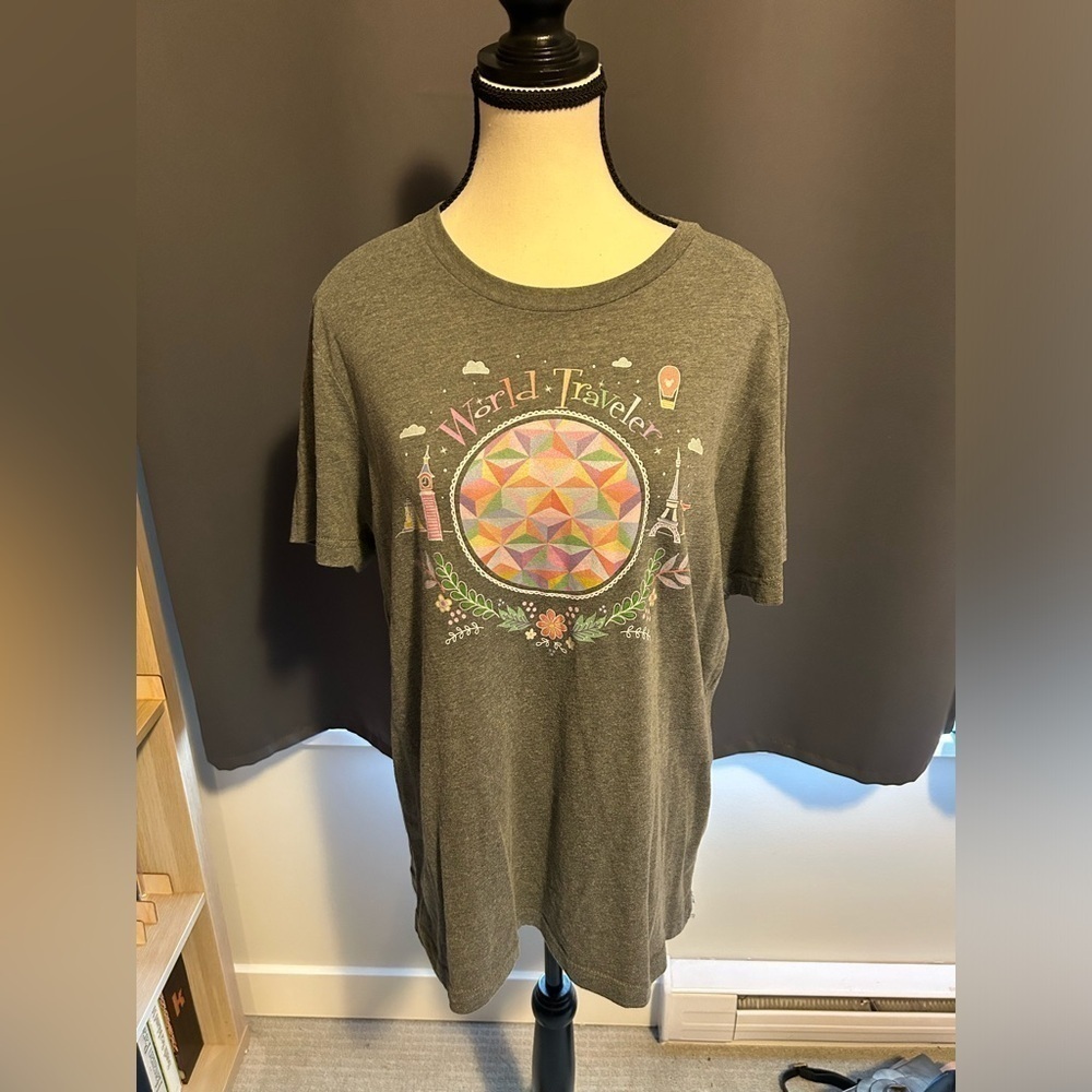 Disney inspired Epcot world traveller tee shirt. Unisex fit, size medium - Picture 3 of 3
